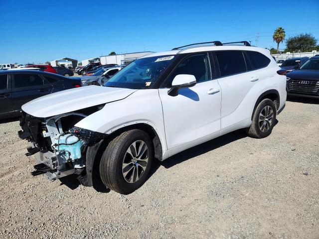 2025 TOYOTA HIGHLANDER XLE  