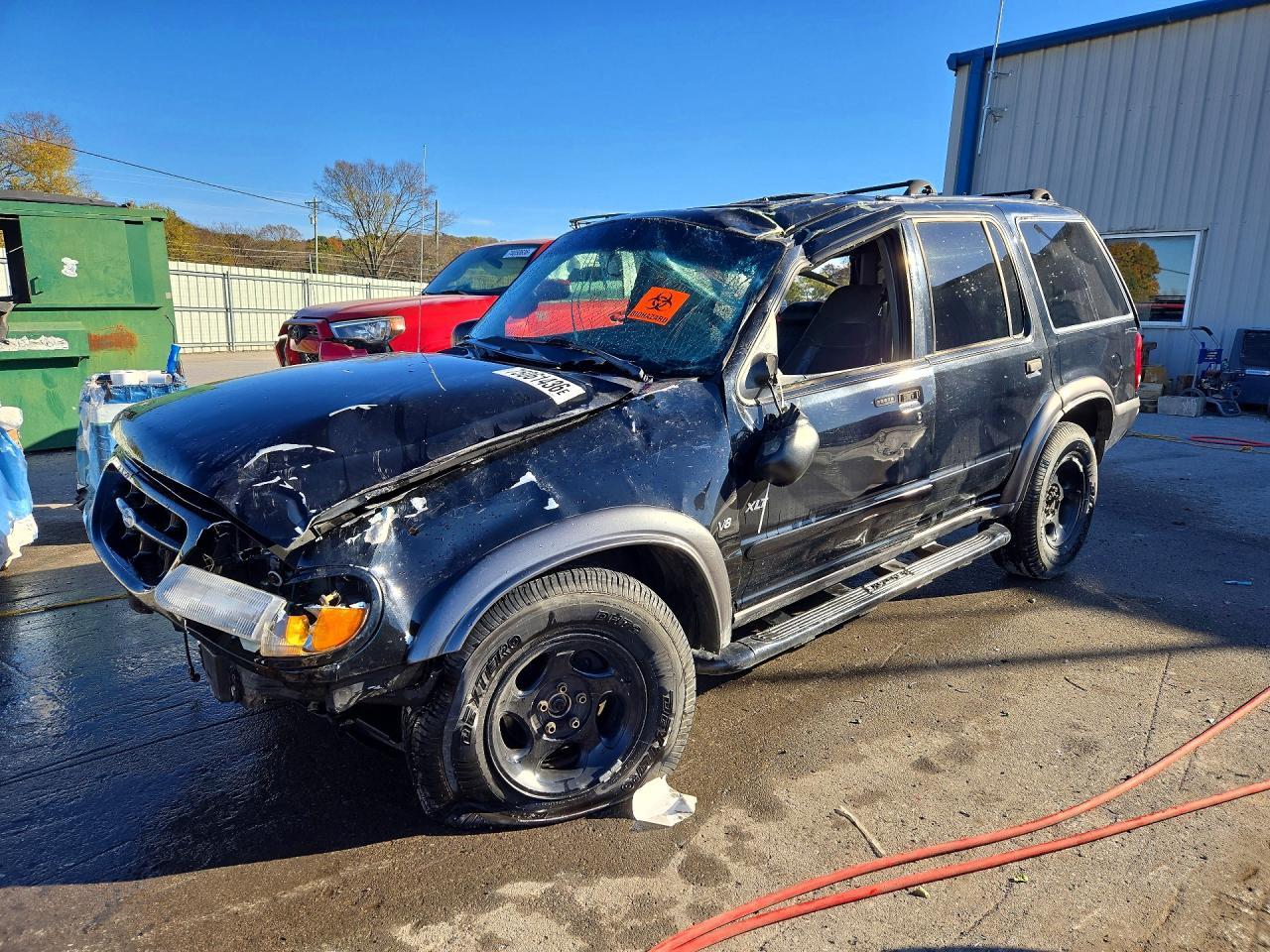 منظر 2000 FORD EXPLORER XLT، زاوية 1