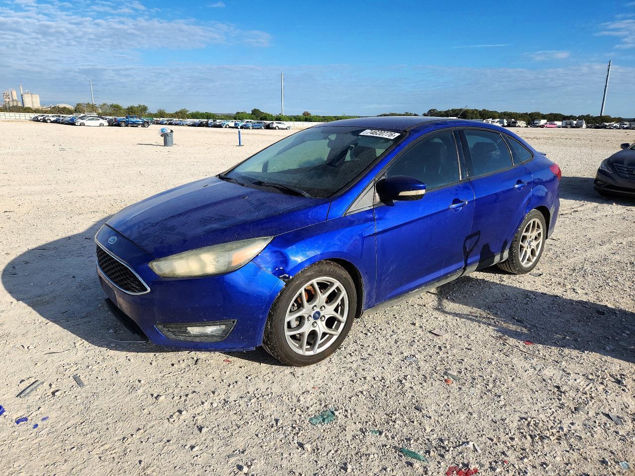 Вид 2015 FORD FOCUS SE, угол 1