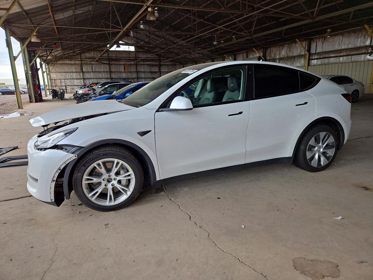 Vue de 2023 TESLA MODEL Y, angle 1