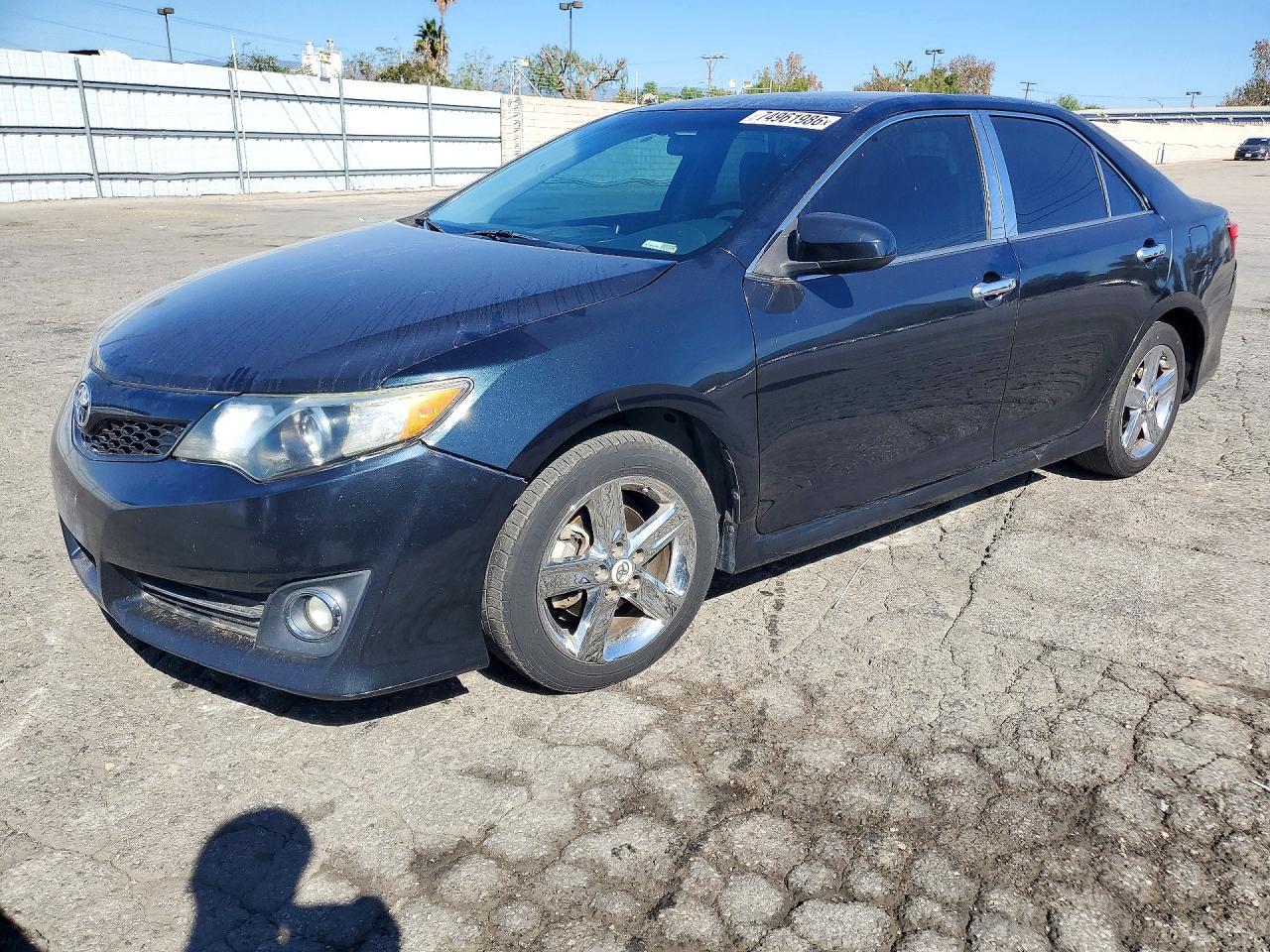 Vue de 2012 TOYOTA CAMRY SE, angle 1