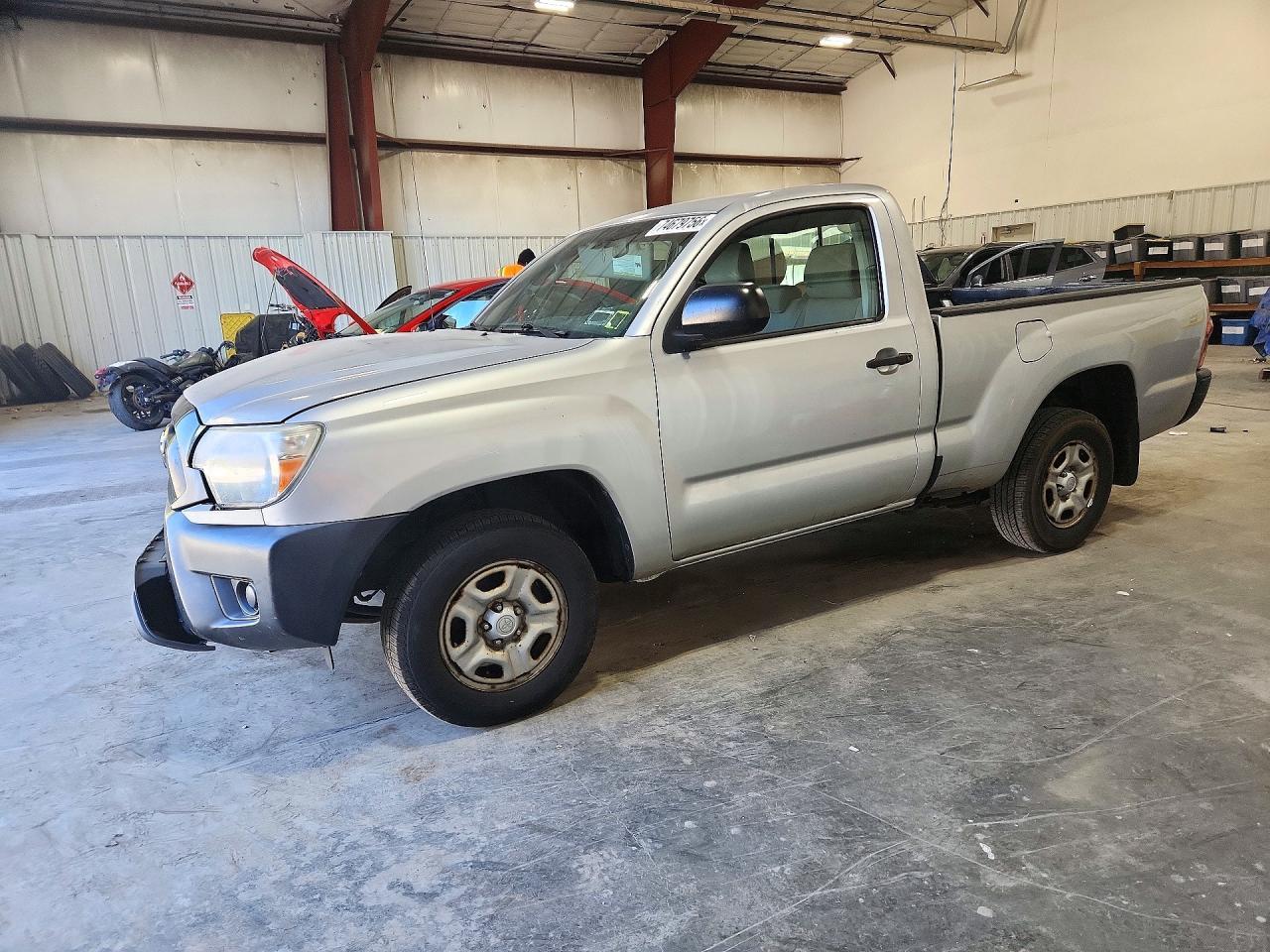 Vista de 2013 TOYOTA TACOMA BASE, ángulo 1