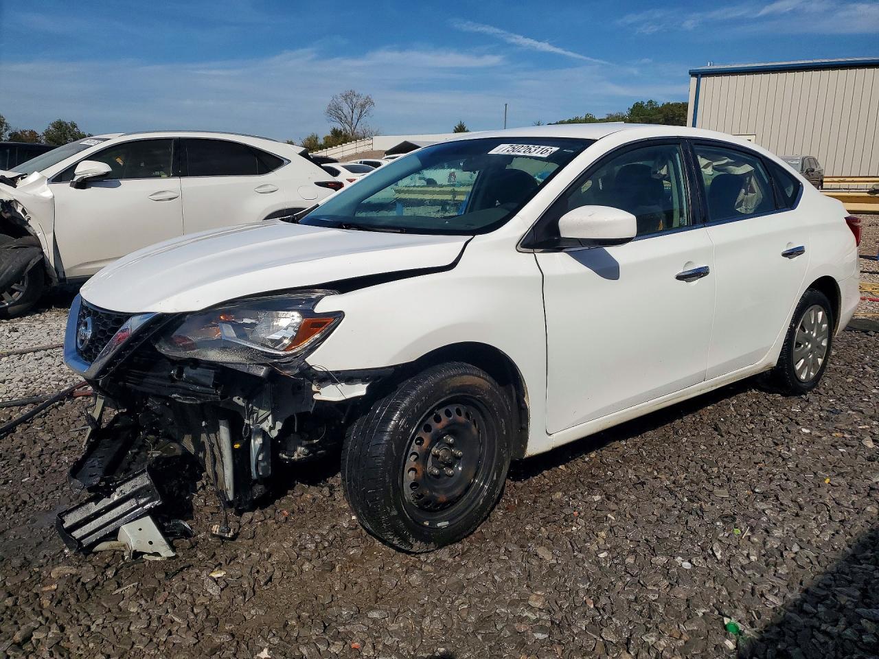 Vue de 2019 NISSAN SENTRA S, angle 1
