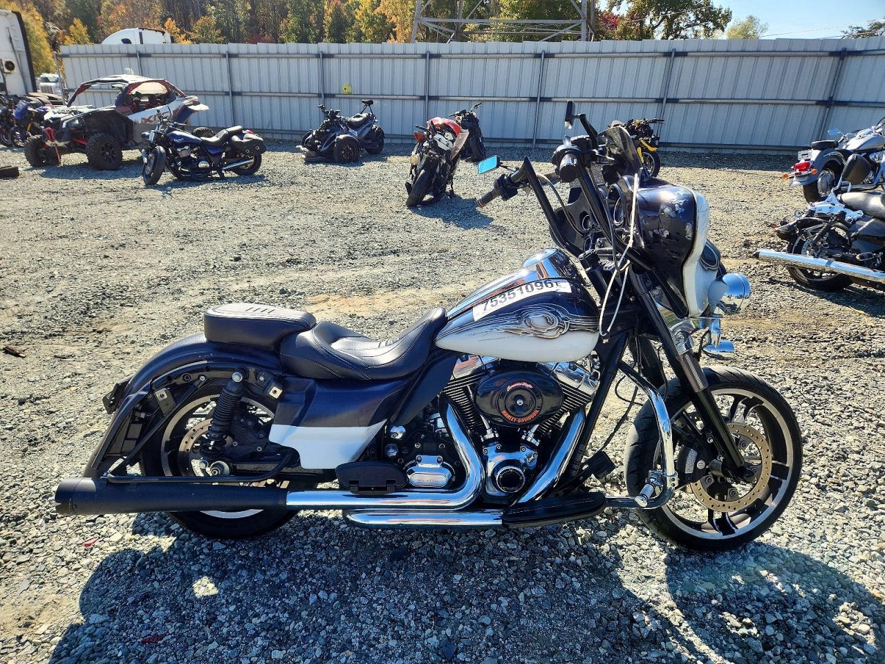 Vista de 2012 HARLEY-DAVIDSON FLHX STREET GLIDE, ángulo 1