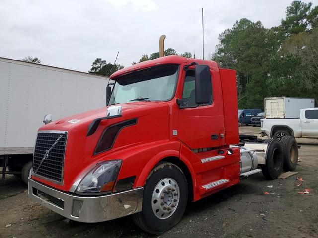 2011 VOLVO VNL SEMI TRUCK