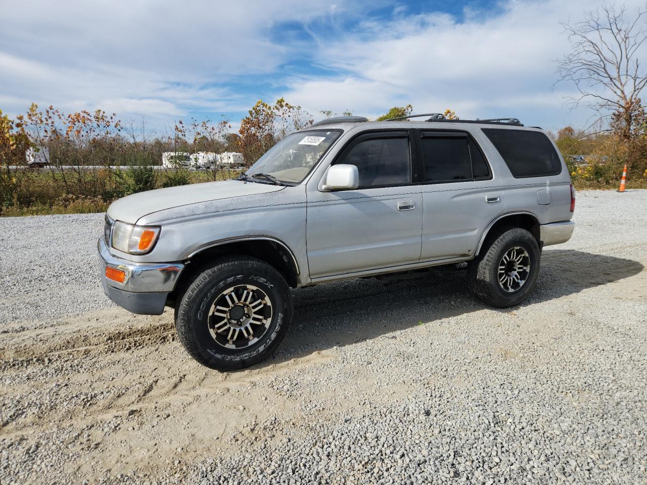 Vista de 1997 TOYOTA 4RUNNER SR5, ángulo 1