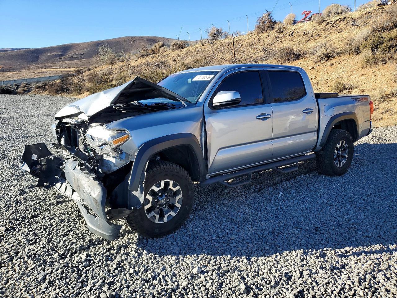 Vue de 2018 TOYOTA TACOMA TRD OFF-ROAD, angle 1
