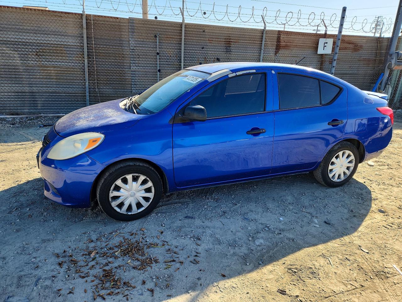 Vedere 2014 NISSAN VERSA 1.6 S PLUS, unghi 1