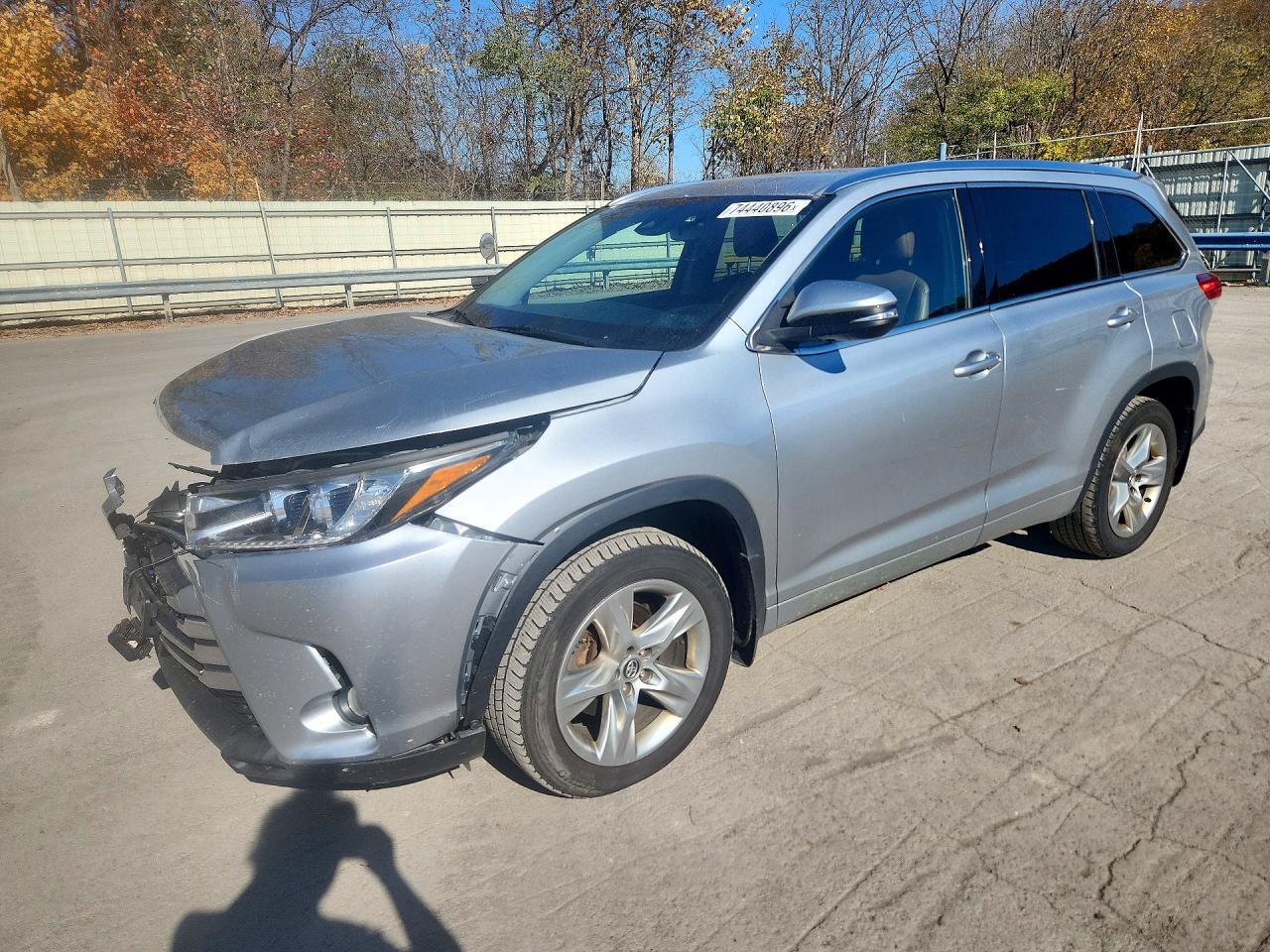 Вид 2017 TOYOTA HIGHLANDER LIMITED, угол 1