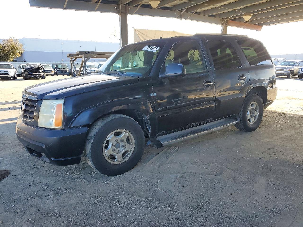Vue de 2002 CADILLAC ESCALADE LUXURY, angle 1
