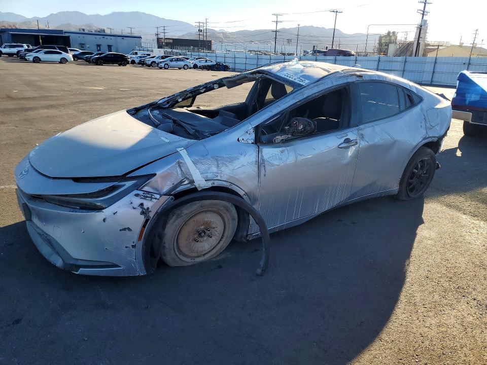 2025 TOYOTA PRIUS LE  