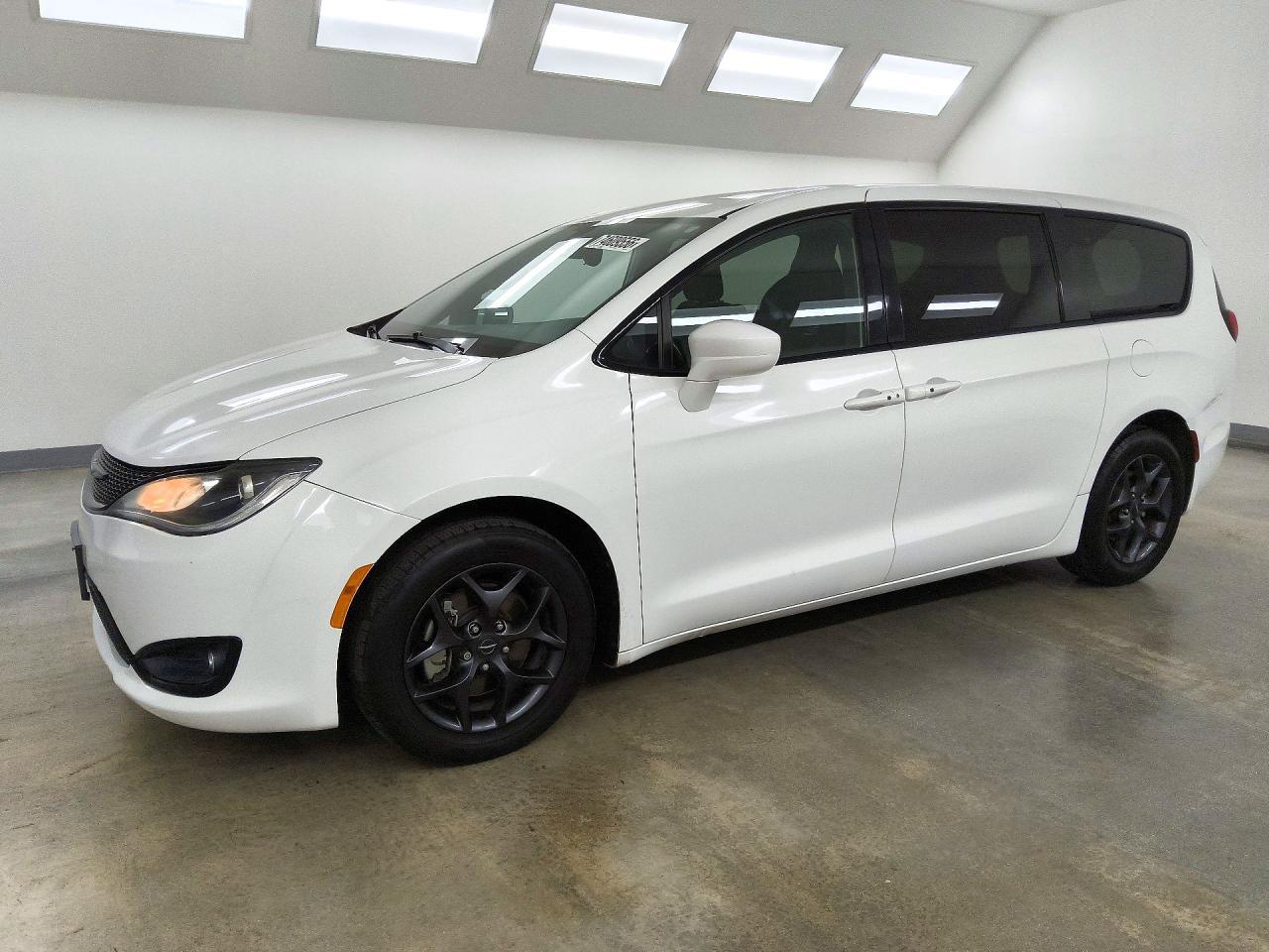 Vista de 2018 CHRYSLER PACIFICA TOURING PLUS, ángulo 1