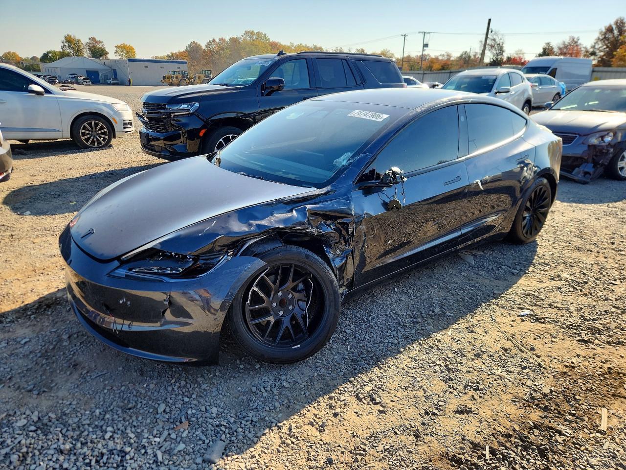 Вид 2025 TESLA MODEL 3, угол 1