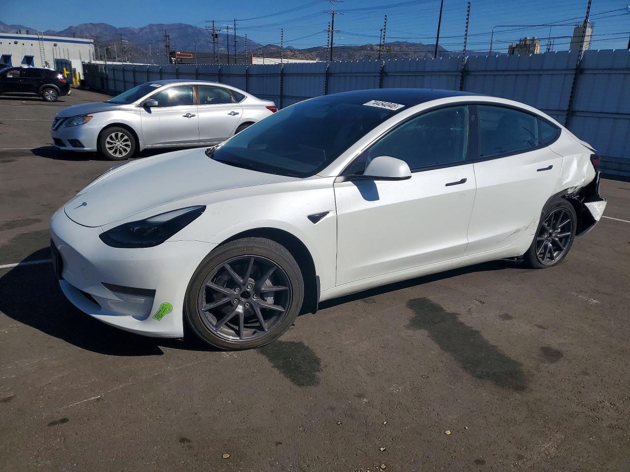 Vista de 2023 TESLA MODEL 3, ángulo 1