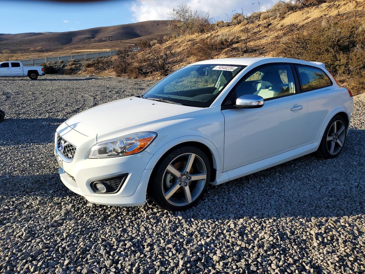 Vue de 2012 VOLVO C30 T5, angle 1