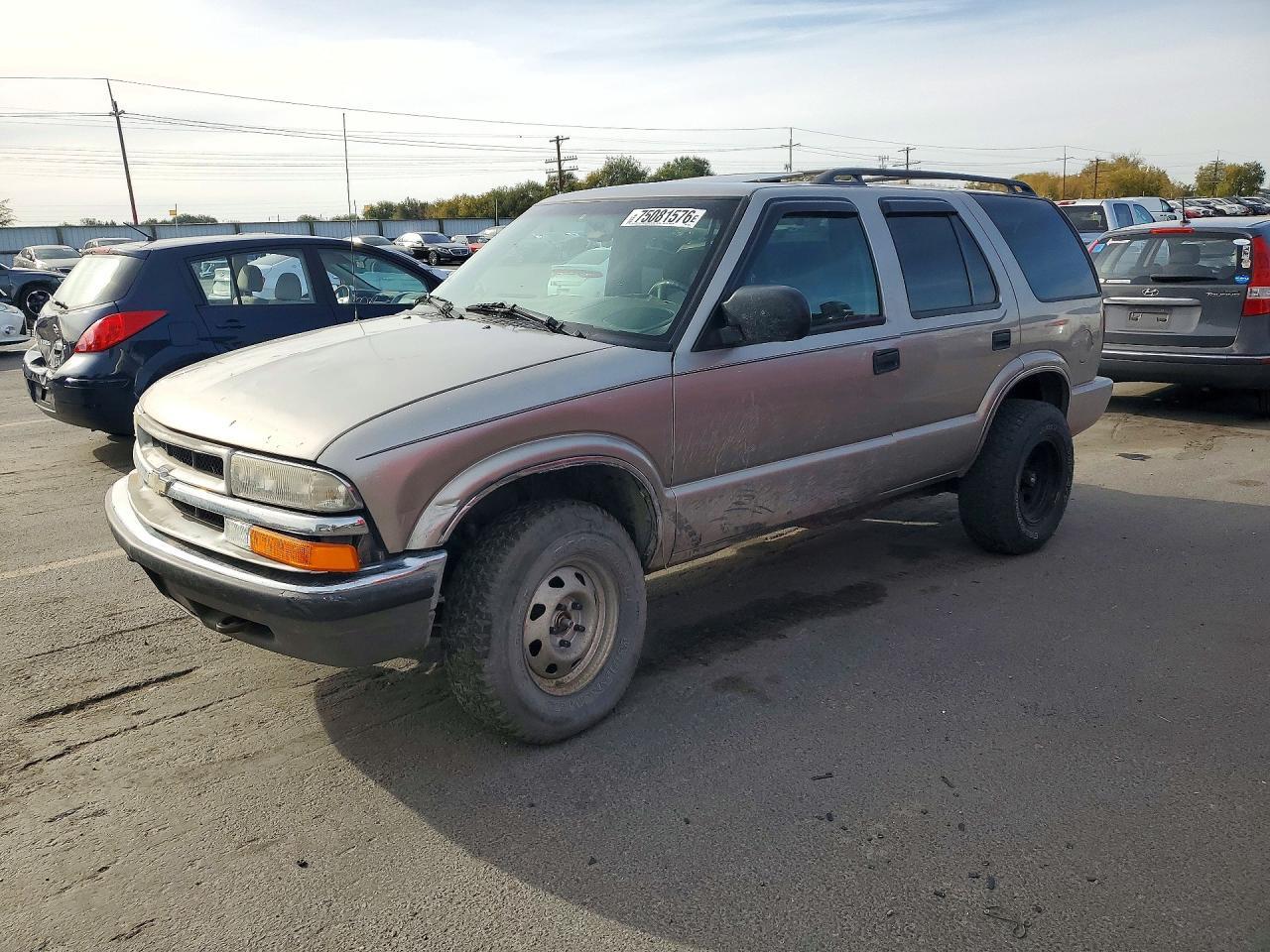 Vue de 2000 CHEVROLET BLAZER, angle 1