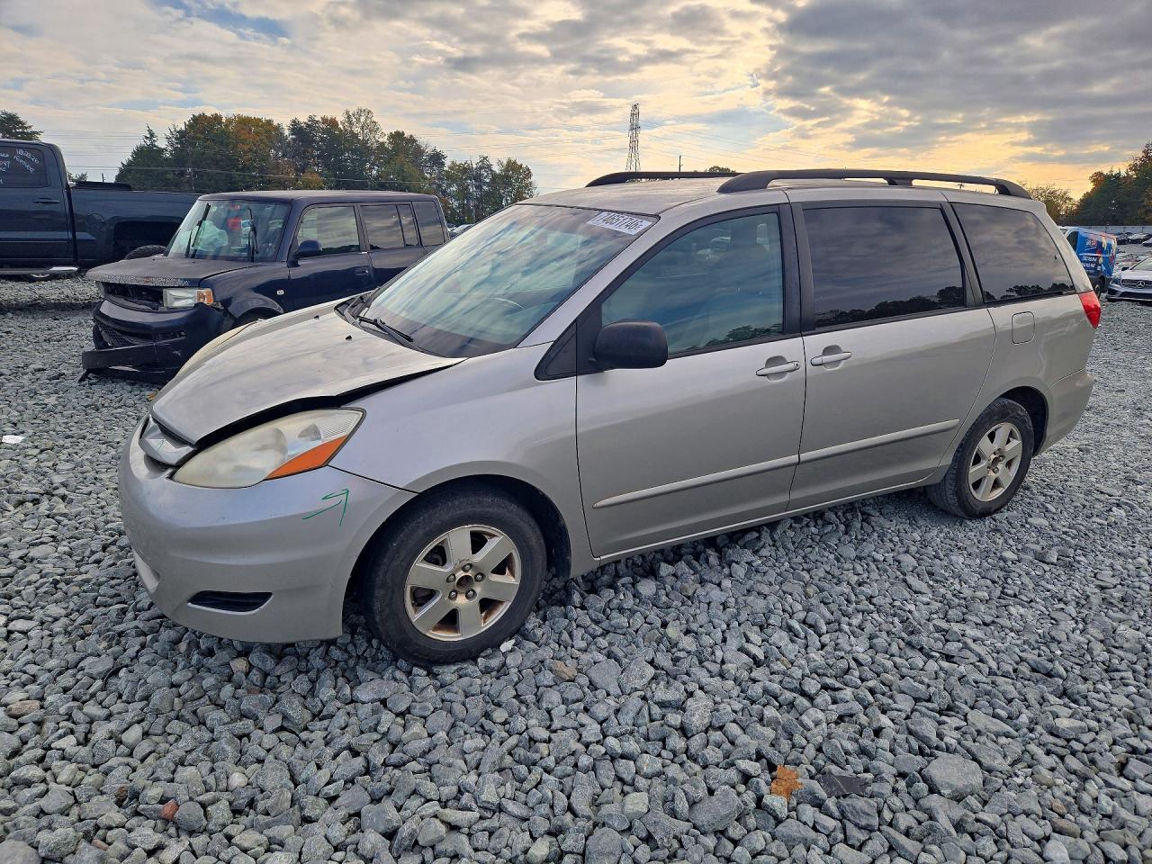 2009 TOYOTA SIENNA LE 7-PASSENGER view, angle 1