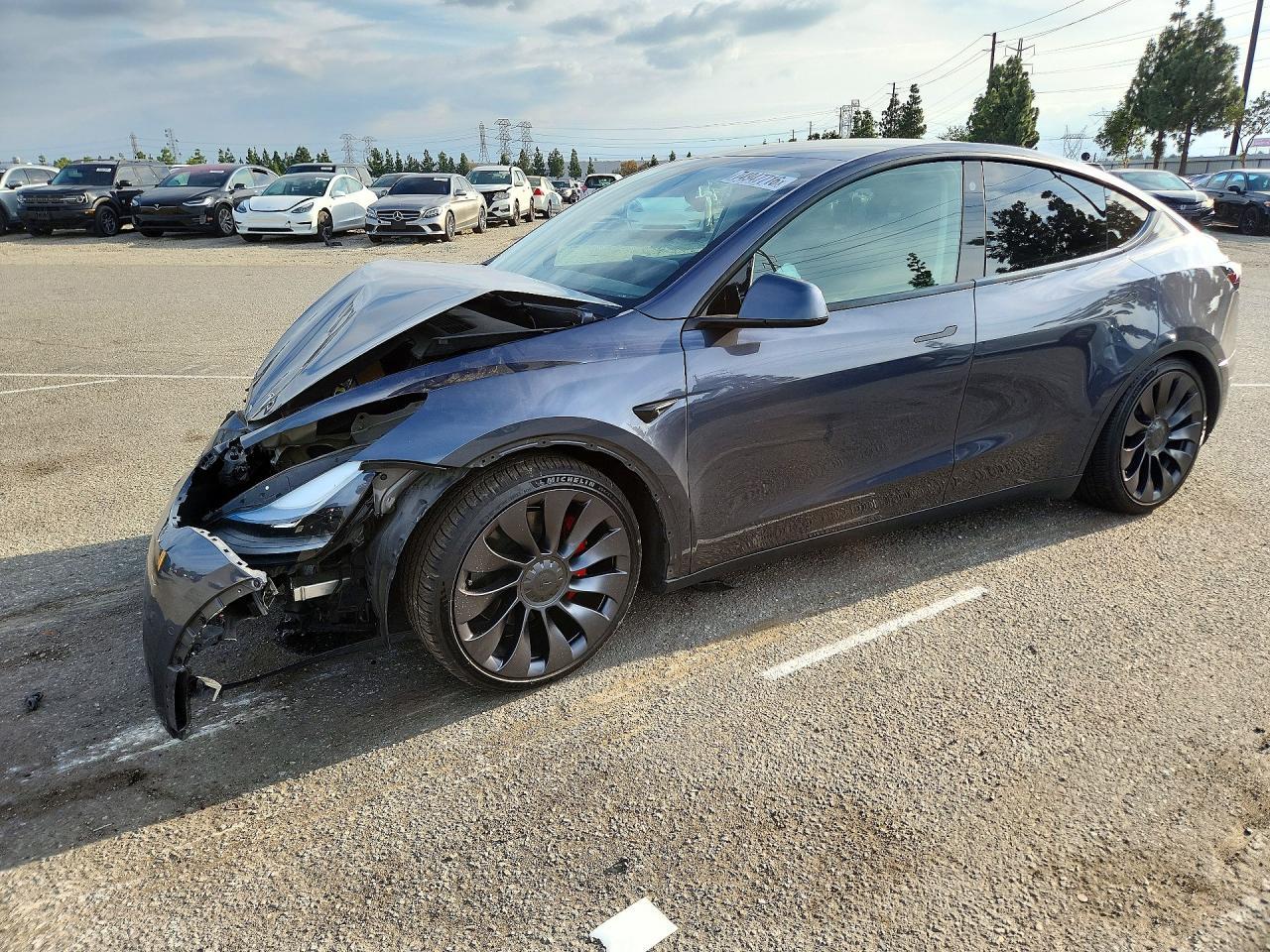 Vue de 2022 TESLA MODEL Y, angle 1