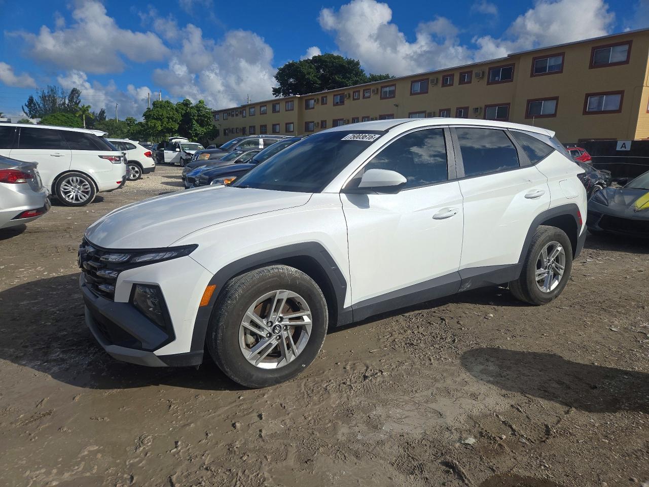 2025 HYUNDAI TUCSON SE view, angle 1