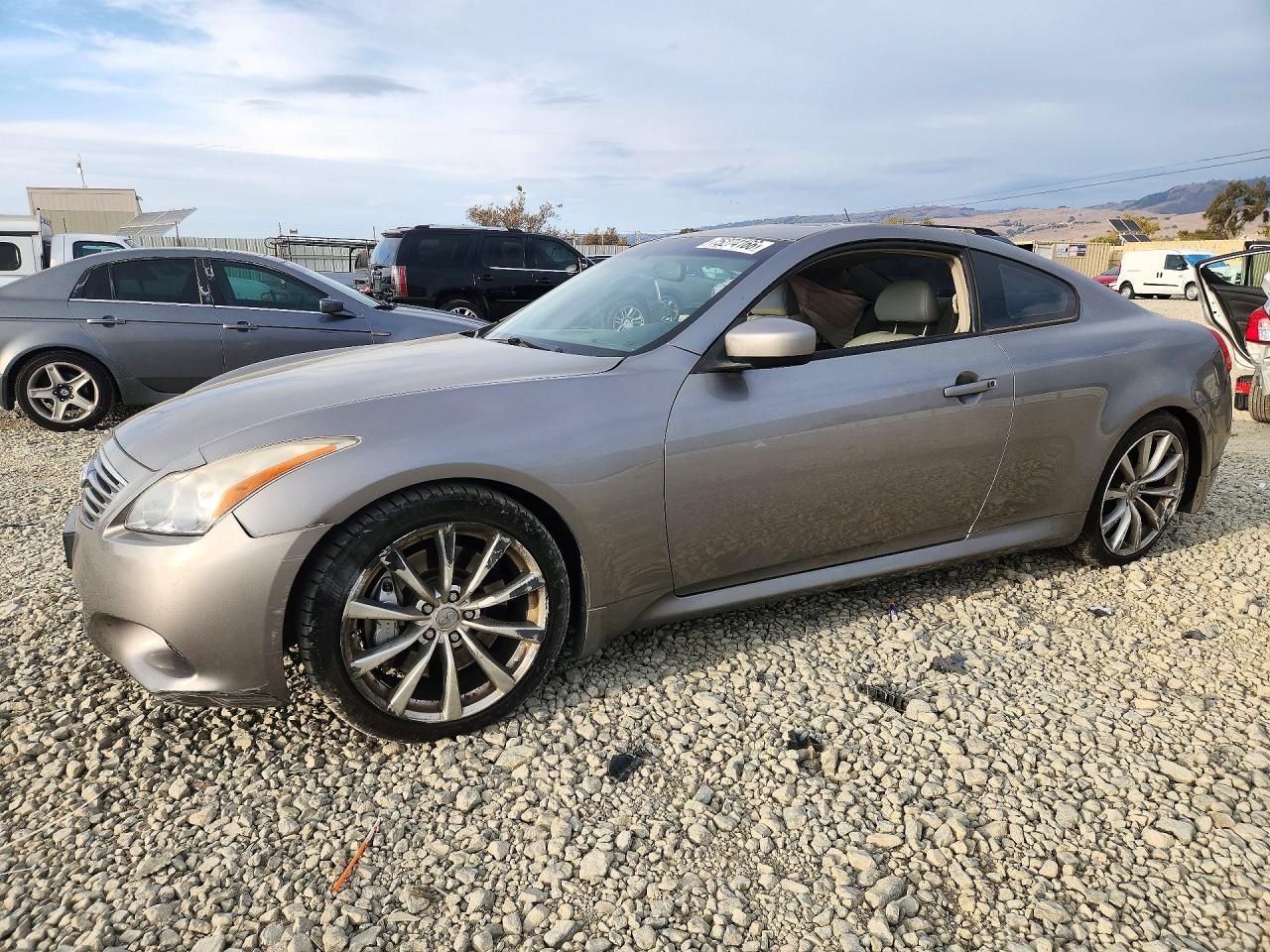 Vue de 2008 INFINITI G37 BASE, angle 1