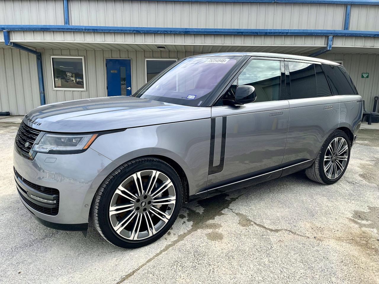 Vue de 2023 LAND ROVER RANGEROVER SE, angle 1