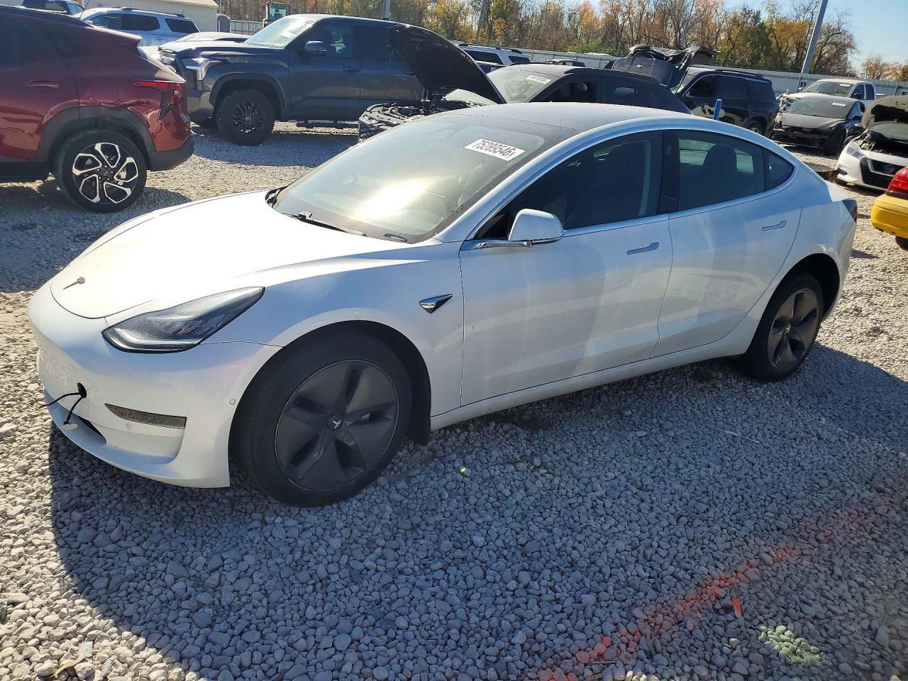 Vista de 2019 TESLA MODEL 3, ángulo 1