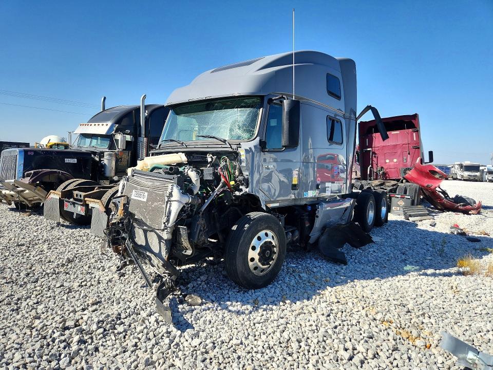 2025 VOLVO VNL SEMI TRUCK