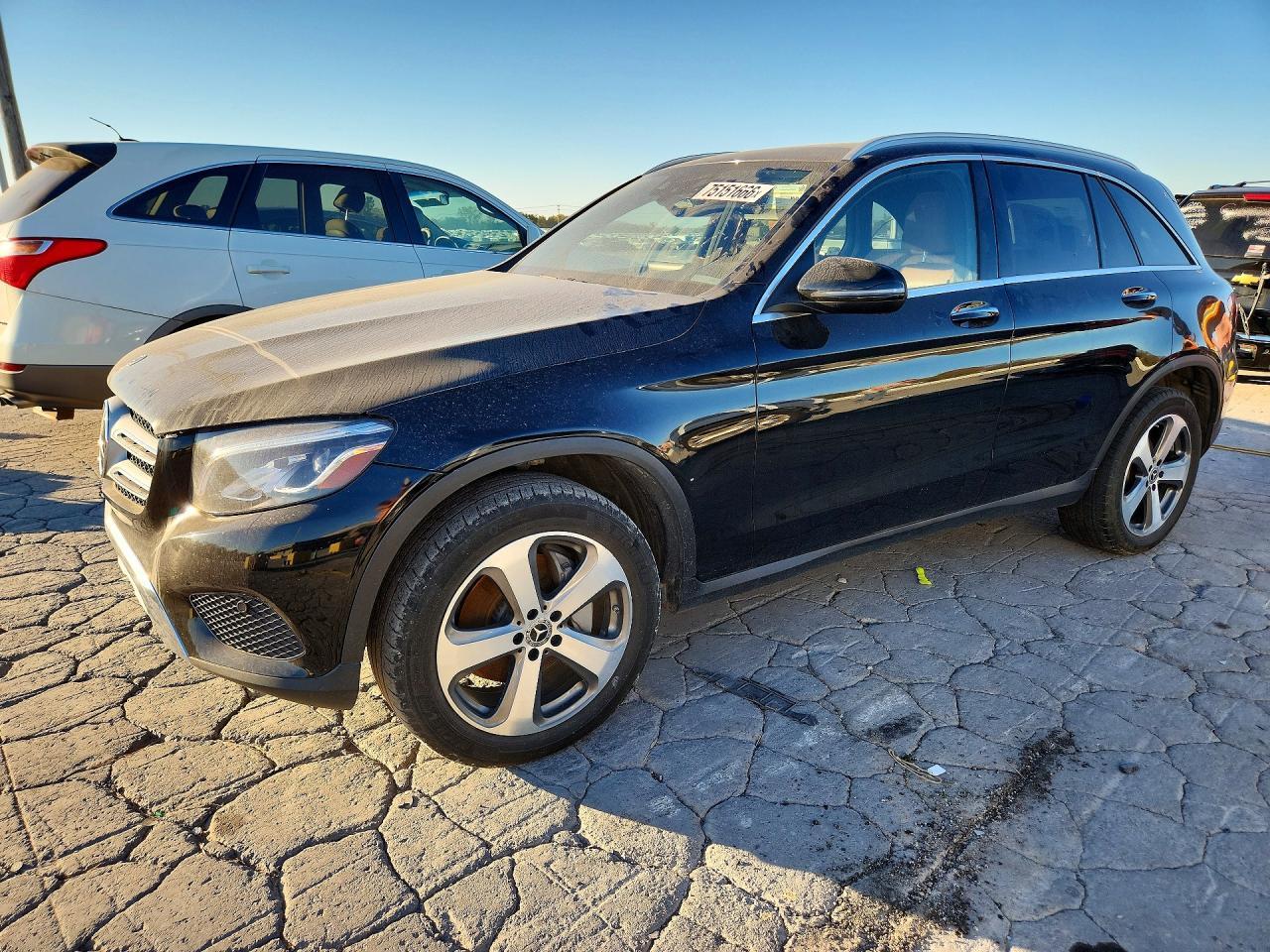 Vista de 2018 MERCEDES-BENZ GLC 300, ángulo 1
