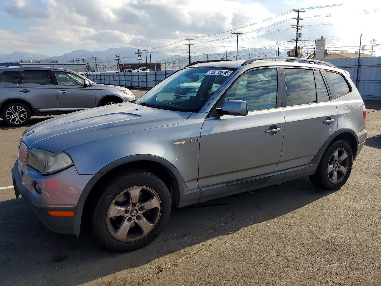 Vue de 2007 BMW X3 3.0SI, angle 1