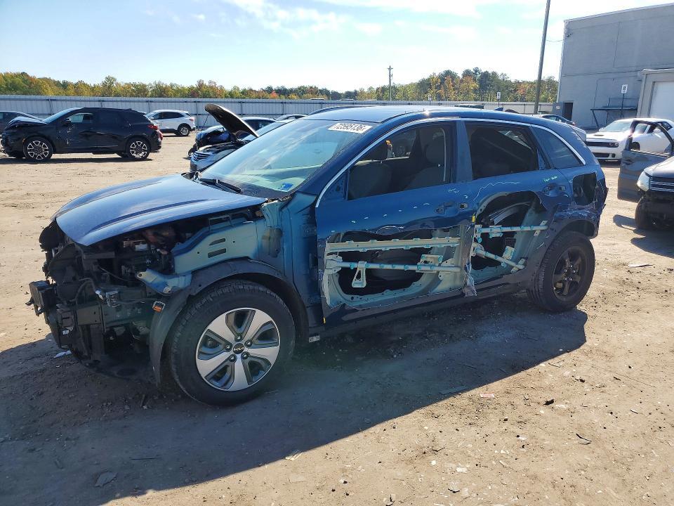 2022 KIA NIRO LX  