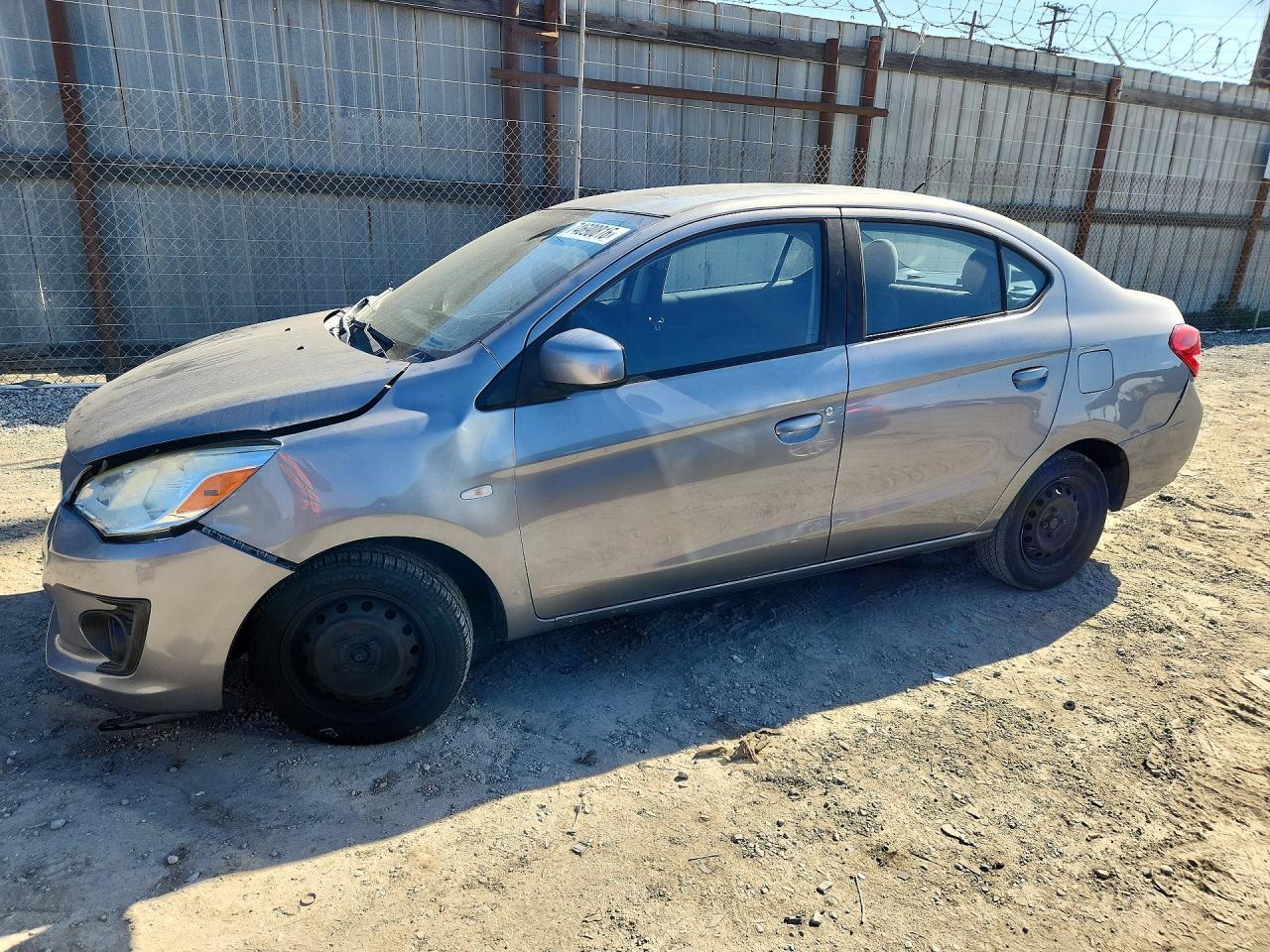 Vue de 2018 MITSUBISHI MIRAGE G4 ES, angle 1