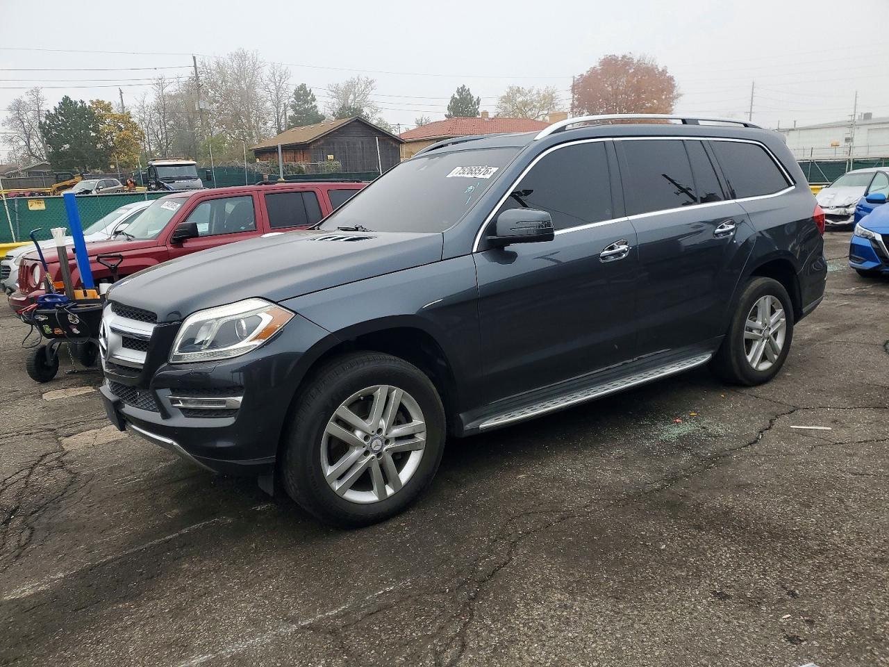 Vue de 2016 MERCEDES-BENZ GL 450 4MATIC, angle 1