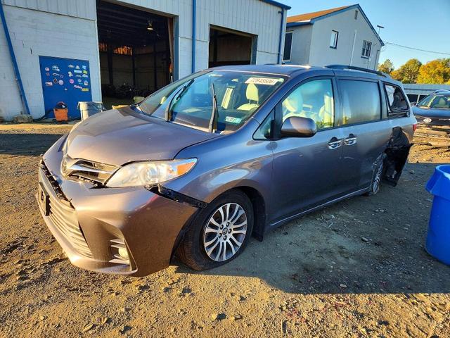 2019 TOYOTA SIENNA XLE 8-PASSENGER  