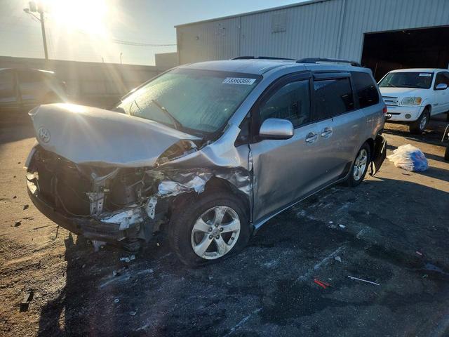 2011 TOYOTA SIENNA