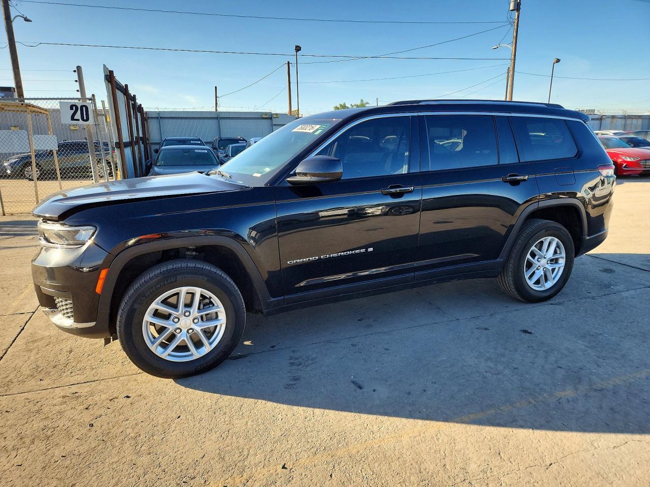 Vista de 2023 JEEP CHEROKEE L LAREDO, ángulo 1