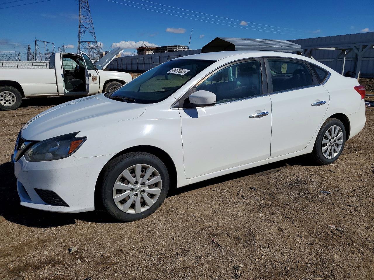 Vista de 2018 NISSAN SENTRA S, ángulo 1