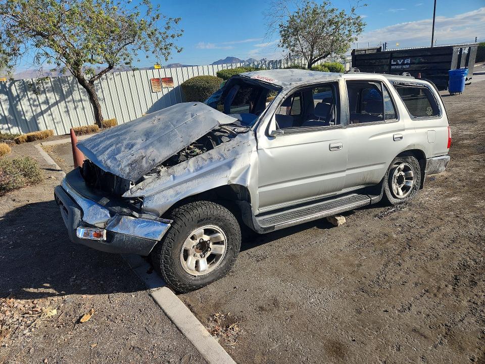 2000 TOYOTA 4RUNNER SR5  