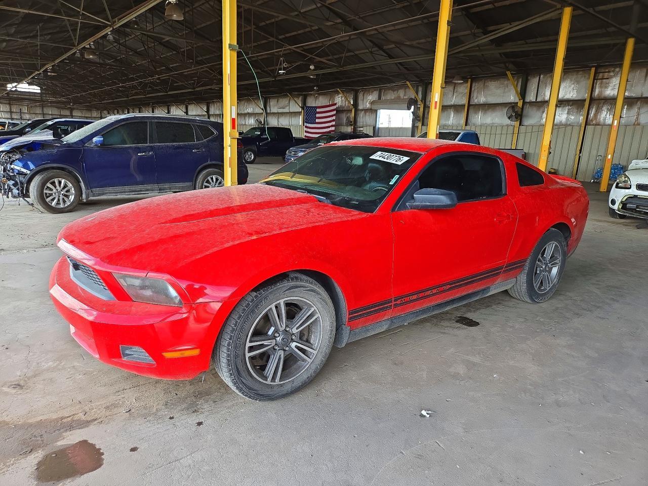Vue de 2012 FORD MUSTANG, angle 1