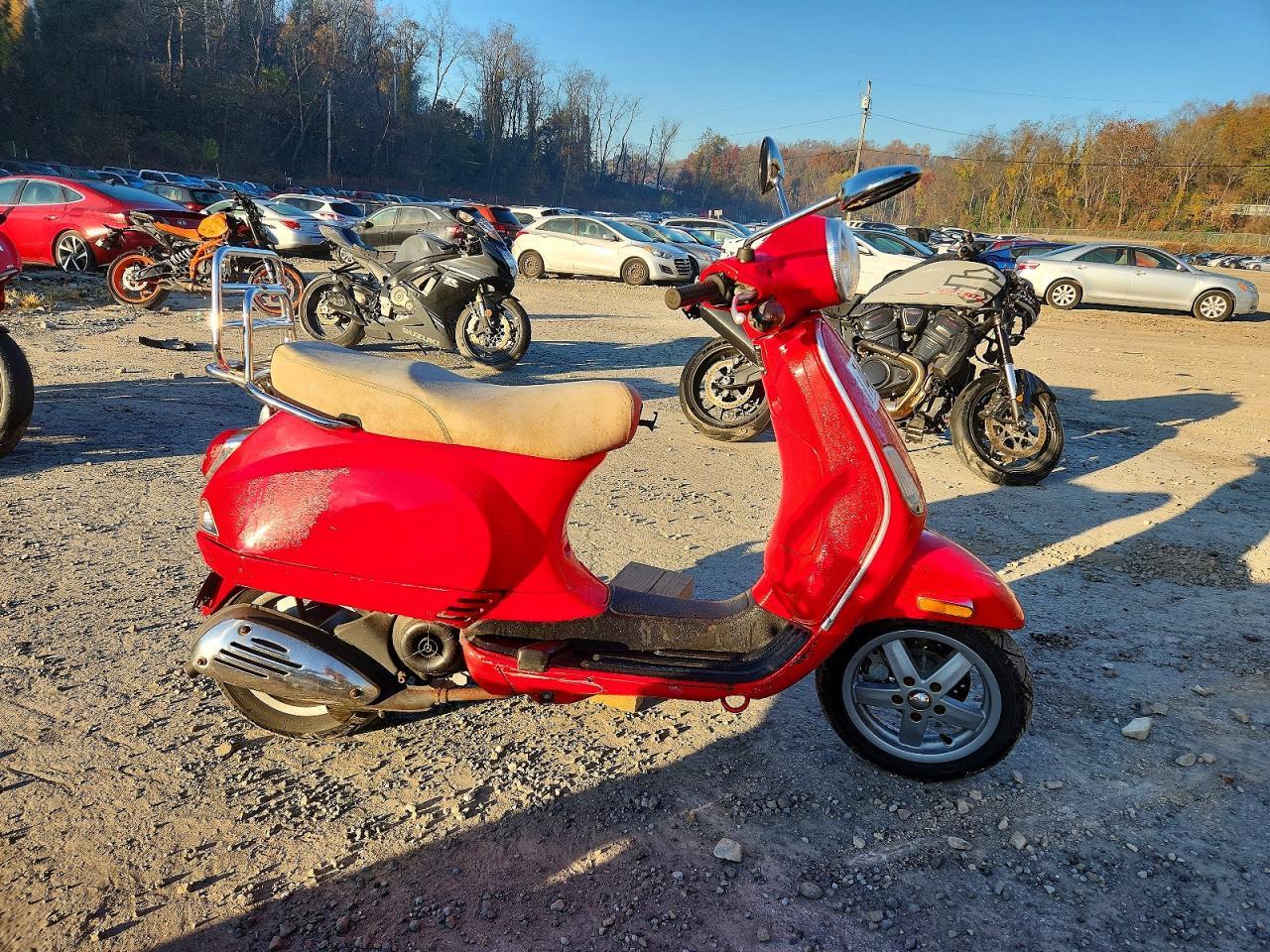 Vue de 2009 VESPA LX 50, angle 1