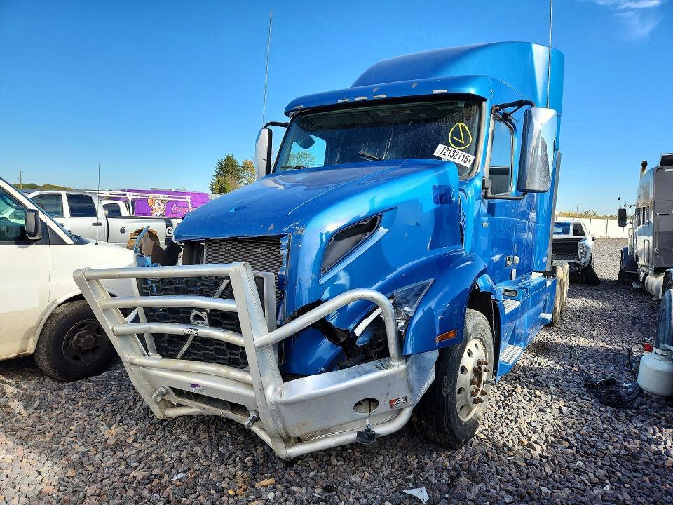 2020 VOLVO VNR SEMI TRUCK