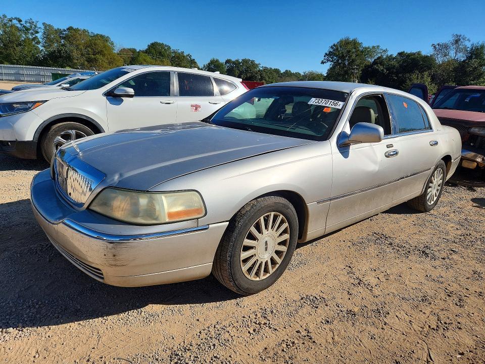 2004 LINCOLN TOWN CAR EXECUTIVE  