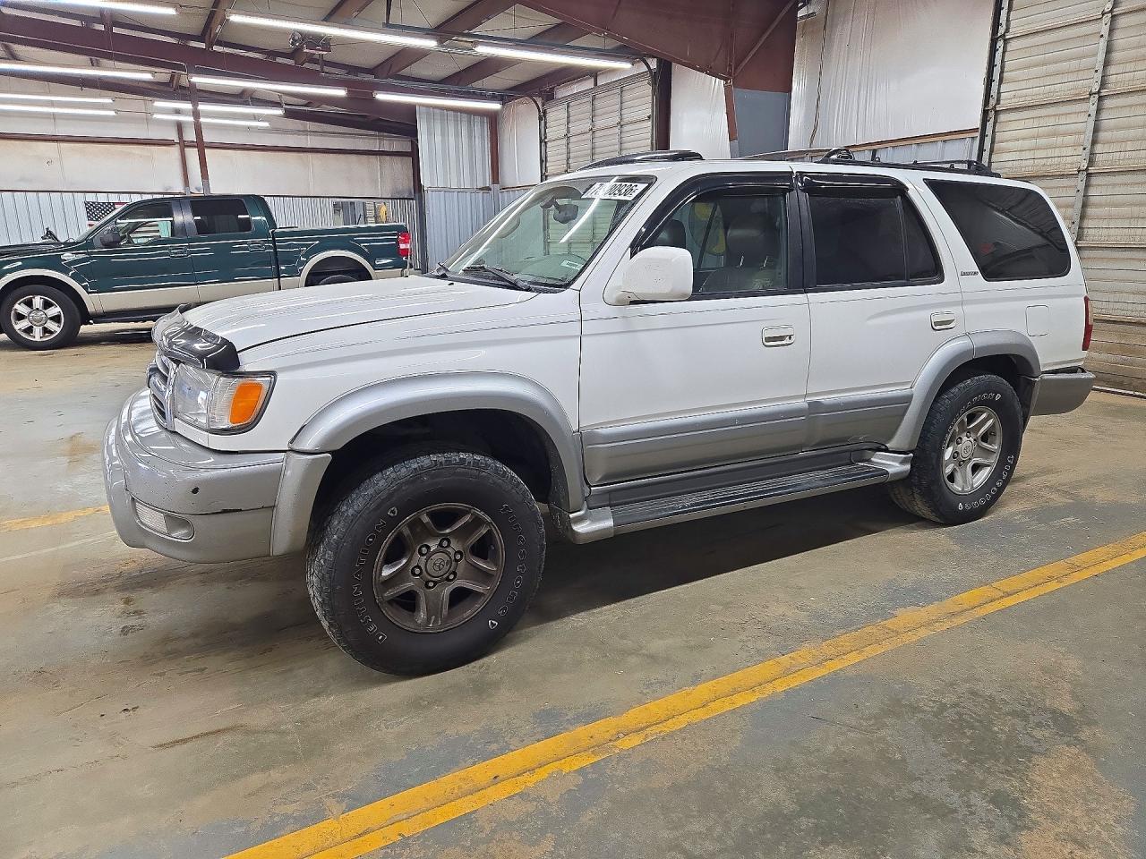منظر 2000 TOYOTA 4RUNNER LIMITED، زاوية 1