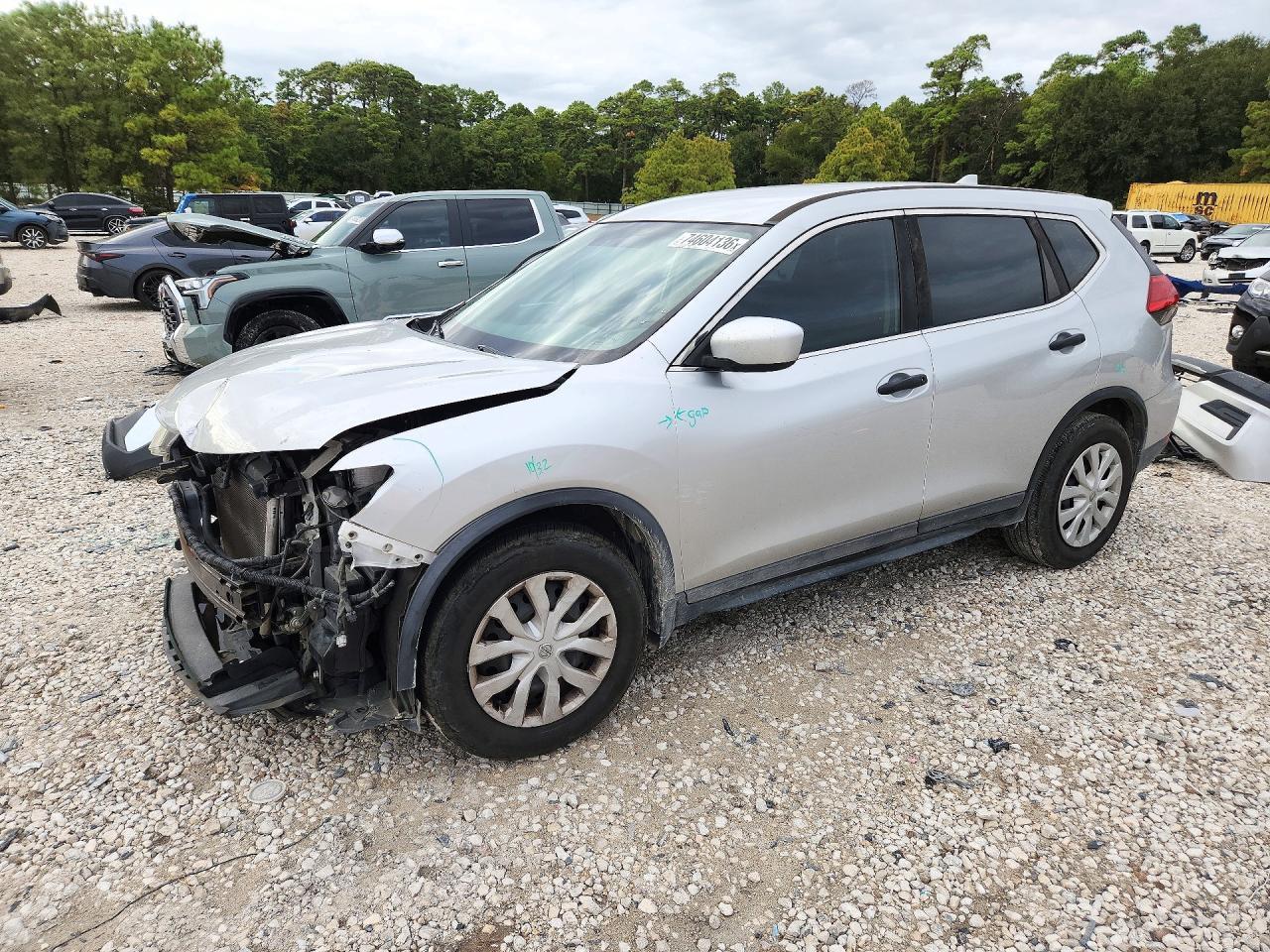 Vista de 2017 NISSAN ROGUE S, ángulo 1