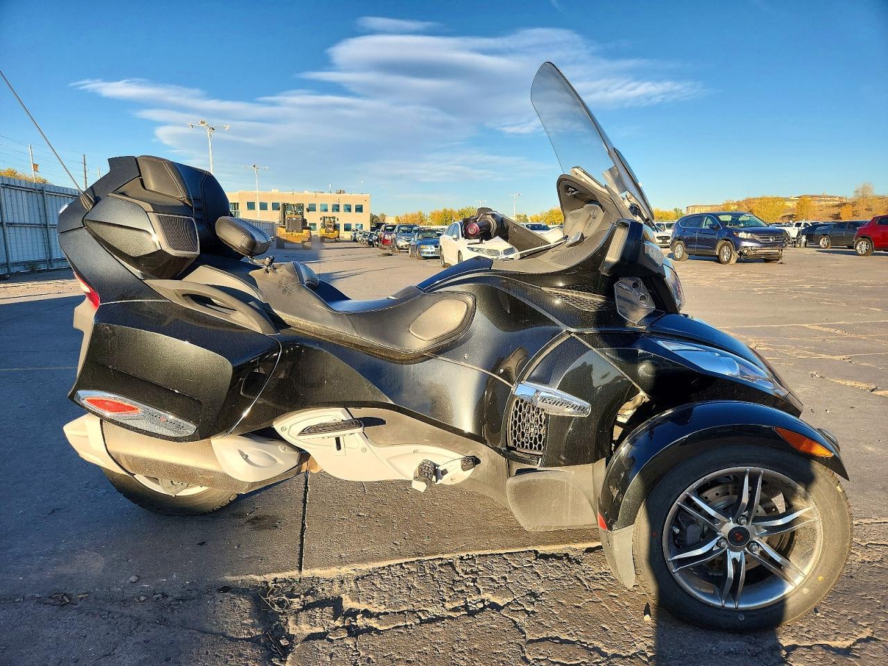 2010 CAN-AM SPYDER ROADSTER RT view, angle 1