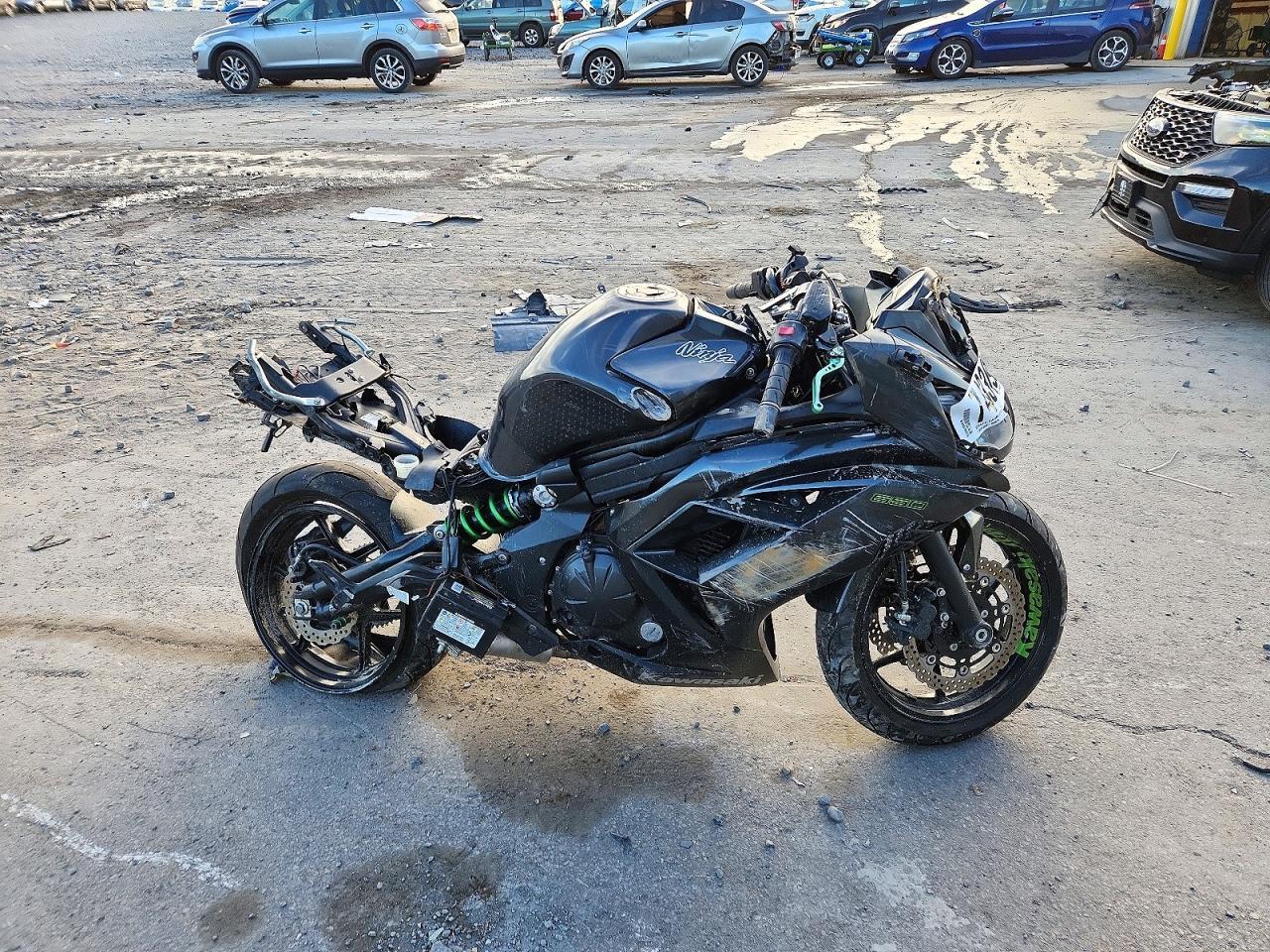Вид 2016 KAWASAKI EX650 E, угол 1