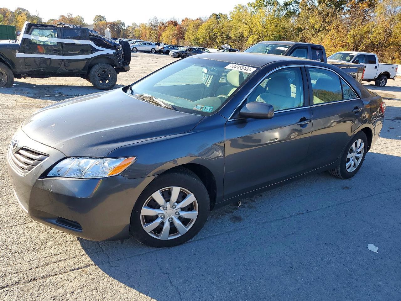 Vista de 2009 TOYOTA CAMRY LE, ángulo 1