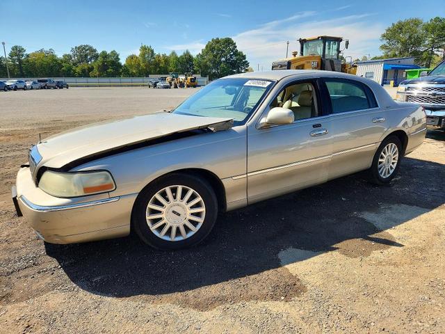 2004 LINCOLN TOWN CAR EXECUTIVE  