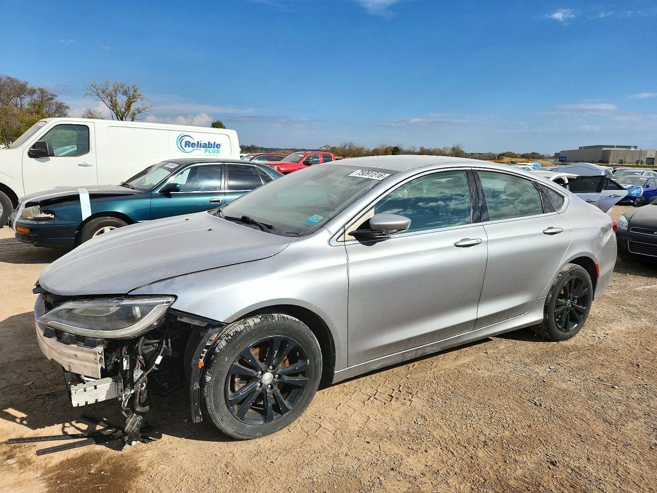 Vista de 2016 CHRYSLER 200 LIMITED, ángulo 1
