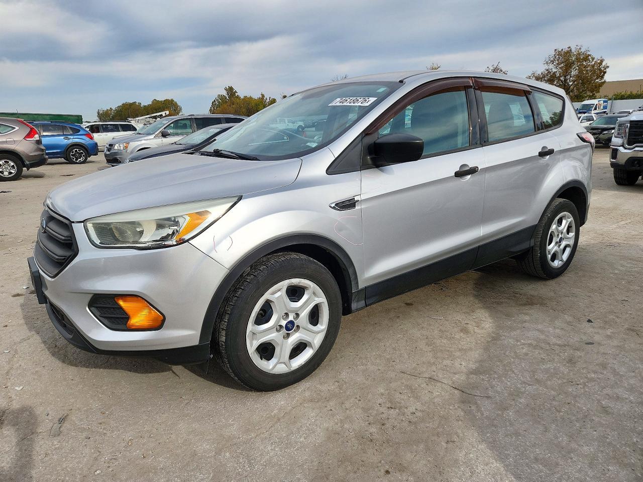 Vue de 2017 FORD ESCAPE S, angle 1