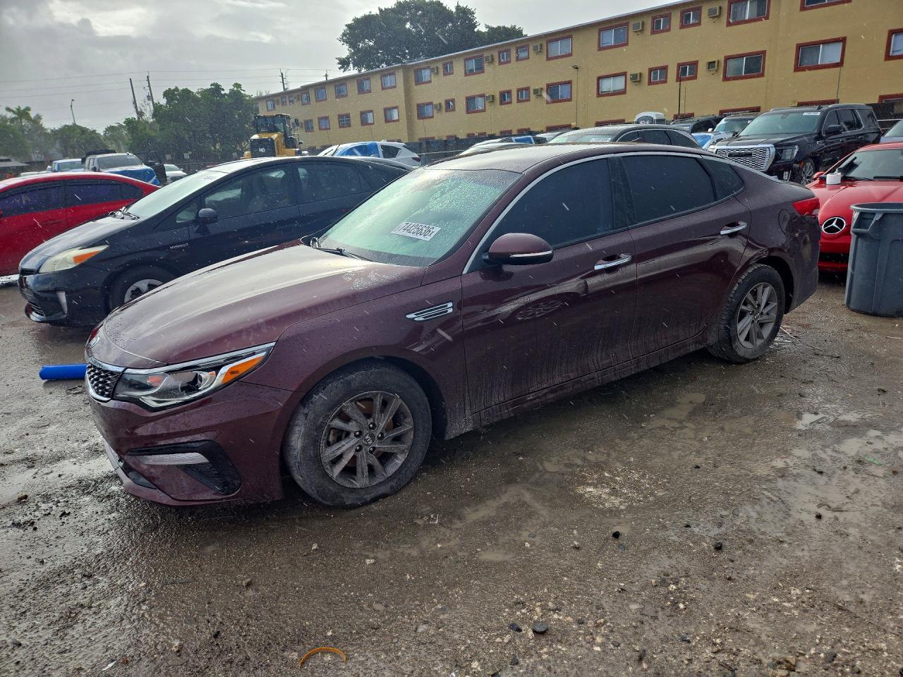 Вид 2020 KIA OPTIMA LX, угол 1